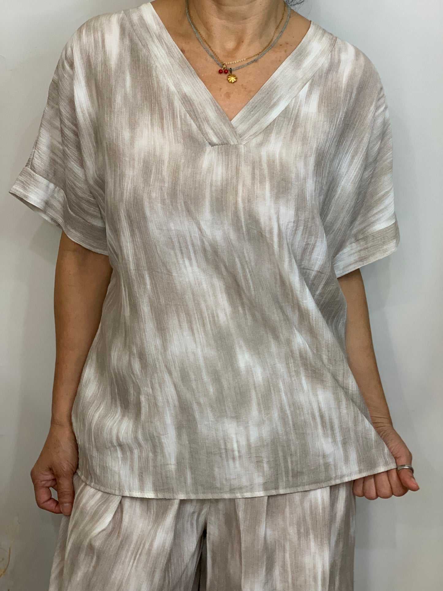 Blusa tie dye beige.