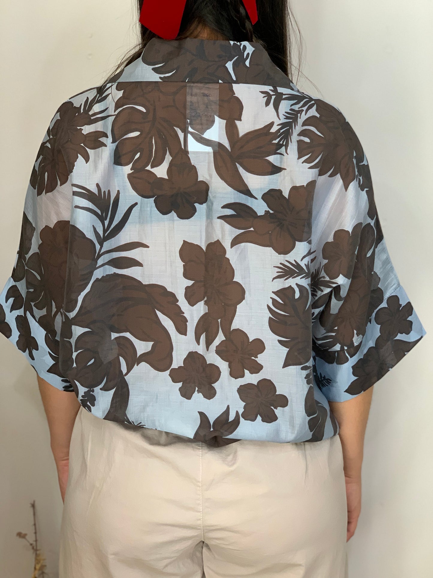 Camisa corta estampada.