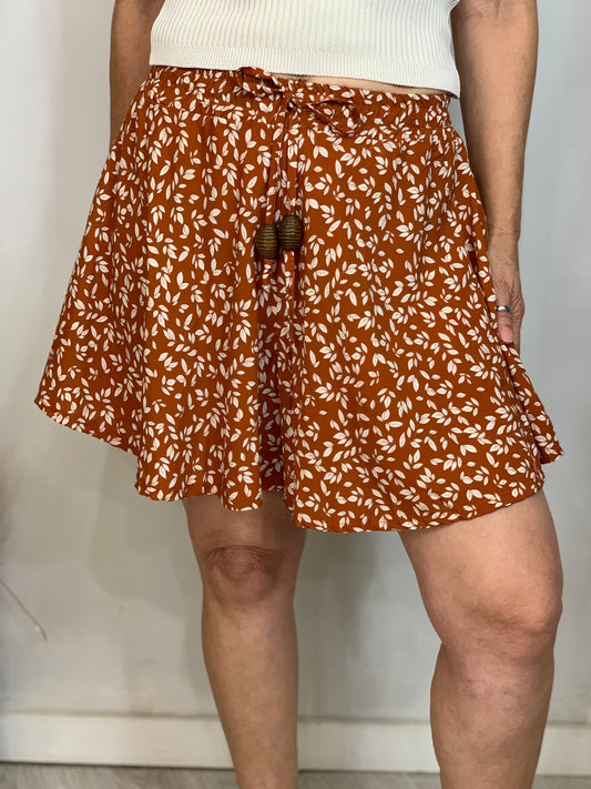 Pantalón corto terracota.