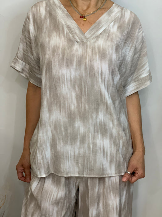 Blusa tie dye beige.