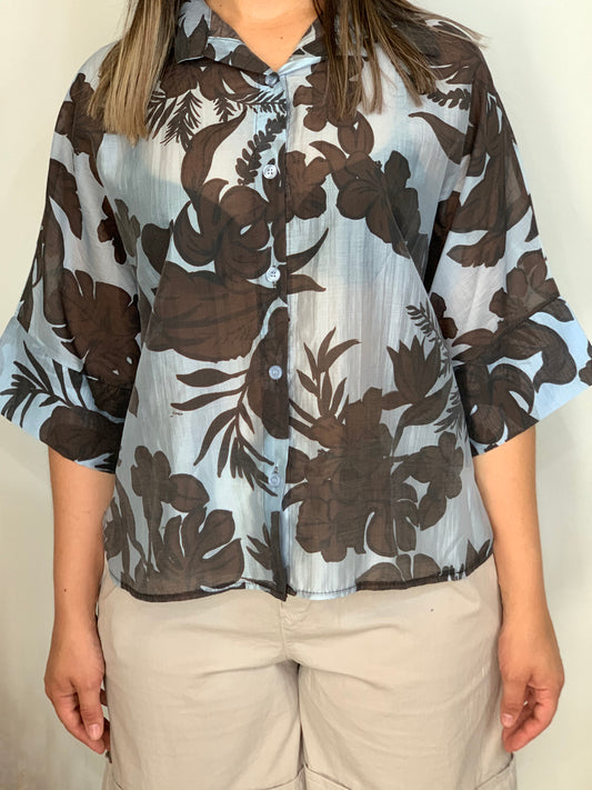 Camisa corta estampada.