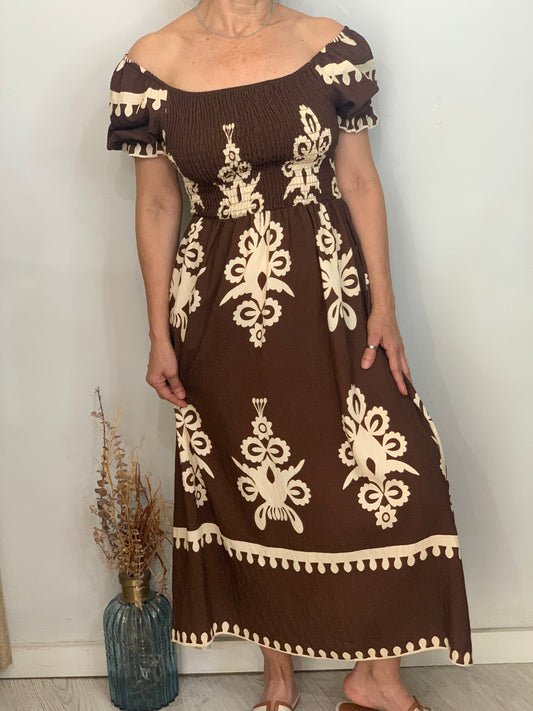 Vestido nido-abeja marrón.