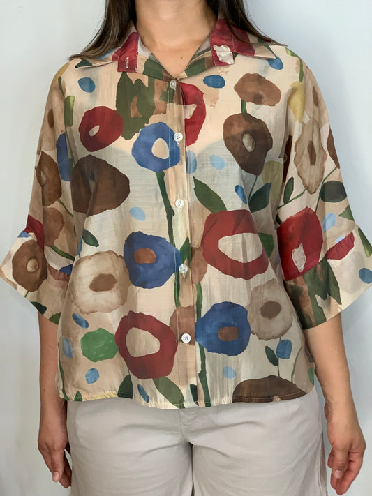 Camisa corta estampada.