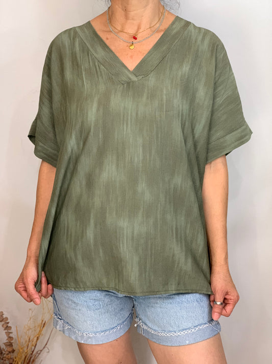 Blusa tie-dye verde.